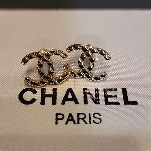Chanel vintage Gold plated Earrings 0.5 inch - Picture 2 of 6